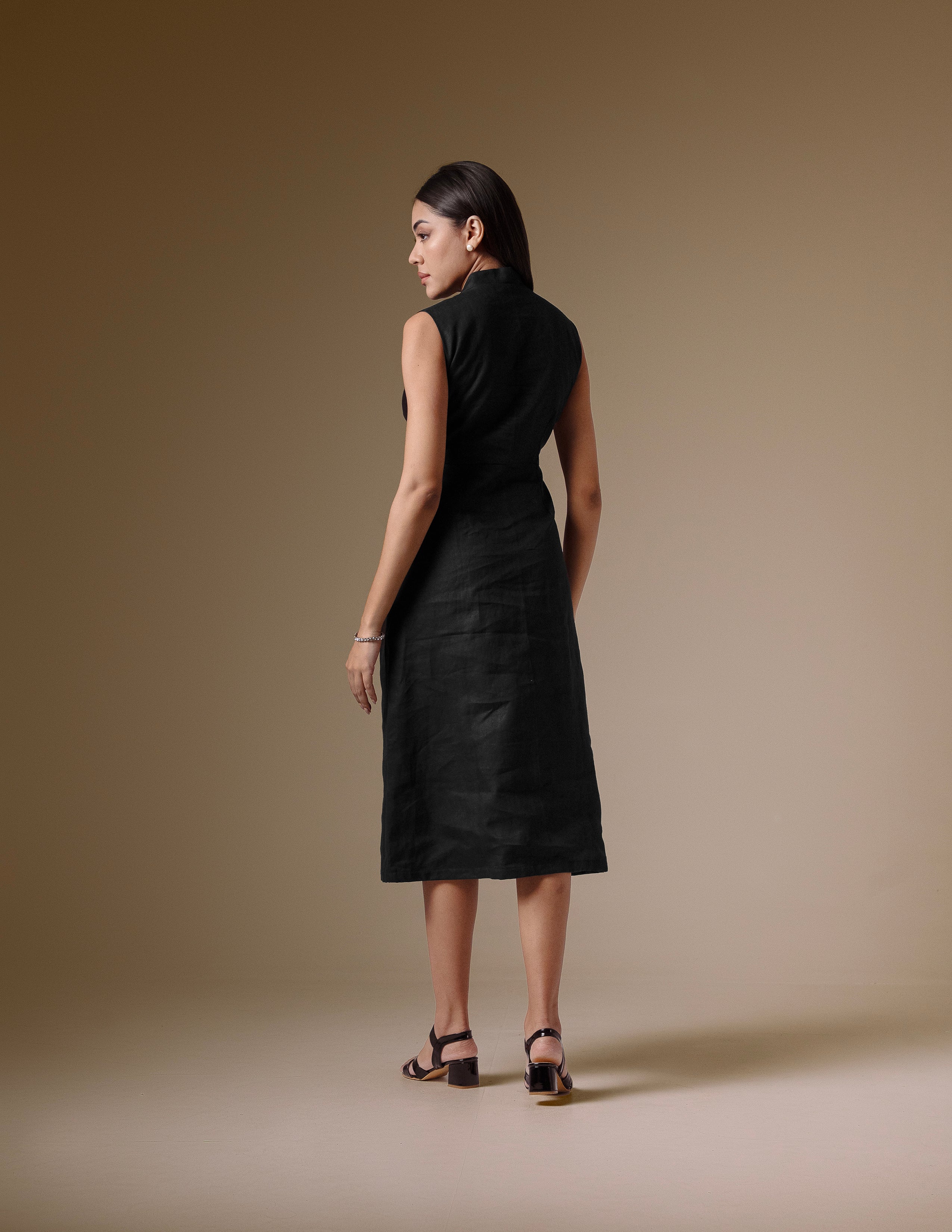 Black Button-Detail Linen